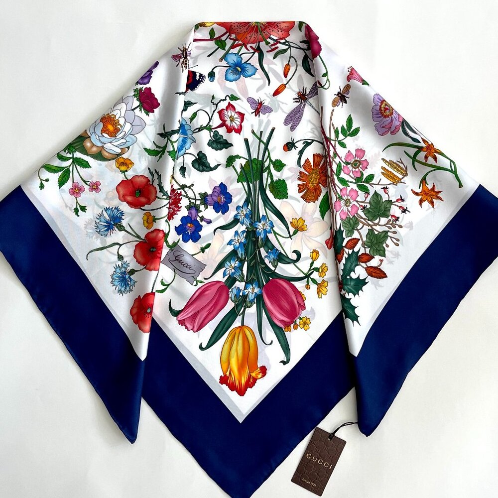 New Gucci Flora V. Accornero Floral White Blue Border Silk Scarf - Picture 14 of 14